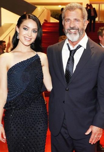 Mel Gibson's Girlfriend Rosalind Ross Is Pregnant With Actor's Ninth Child Mel Gibson's Girlfriend Rosalind Ross Is Pregnant With Actor's Ninth Child